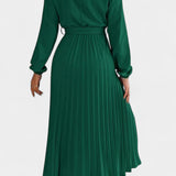 Vestido Theresa de Cuello Alto con Cinturón Plisado