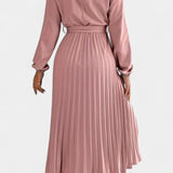 Vestido Theresa de Cuello Alto con Cinturón Plisado
