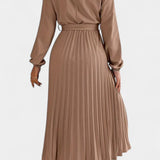 Vestido Theresa de Cuello Alto con Cinturón Plisado