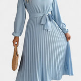Vestido Theresa de Cuello Alto con Cinturón Plisado