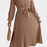Vestido Theresa de Cuello Alto con Cinturón Plisado