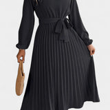 Vestido Theresa de Cuello Alto con Cinturón Plisado