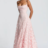 Vestido largo de mujer con tirantes finos y motivos florales