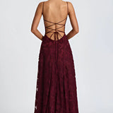 Vestido largo de mujer con tirantes finos y motivos florales