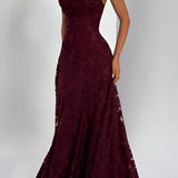 Vestido largo de mujer con tirantes finos y motivos florales