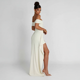 Vestido largo de mujer con hombros al descubierto y abertura