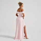 Vestido largo de mujer con hombros al descubierto y abertura