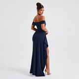 Vestido largo de mujer con hombros al descubierto y abertura