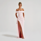 Vestido largo de mujer con hombros al descubierto y abertura