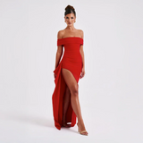 Vestido largo de mujer con hombros al descubierto y abertura
