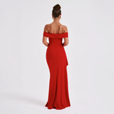 Vestido largo de mujer con hombros al descubierto y abertura
