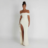 Vestido largo de mujer con hombros al descubierto y abertura