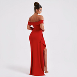 Vestido largo de mujer con hombros al descubierto y abertura