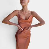 Vestido largo de mujer de satén con cuello barco y sin mangas