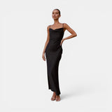 Vestido largo de mujer de satén con cuello barco y sin mangas