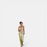 Vestido largo satinado amarillo hombros descubiertos noche