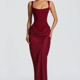 Vestido largo ajustado de mujer con espalda descubierta