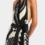 Vestido Corto Halter Fae con Estampado Abstracto y Cinturón