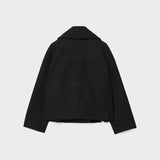 Chaqueta corta entallada sin complicaciones
