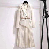 Vestido midi con blazer entallado y plisados