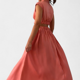 Conjunto Minimalista Jocelyn con Cuello Alto y Abertura Lateral